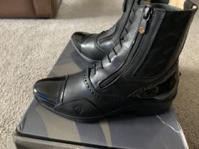 For sale: schockemohle Tonics Boots Size 40 BNIB