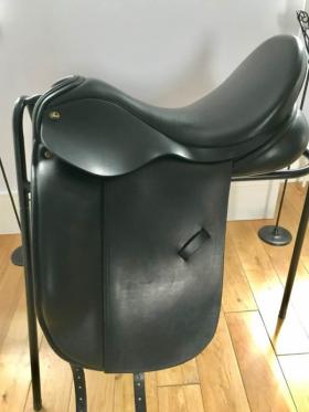 For sale: Ideal Suzannah Dressage Saddle 17.5 Wide Black