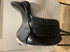 For sale: Black Country Vinici 17â€W
