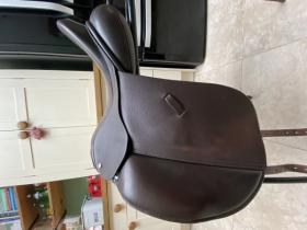 For sale: Ideal Suzannah Dressage Saddle